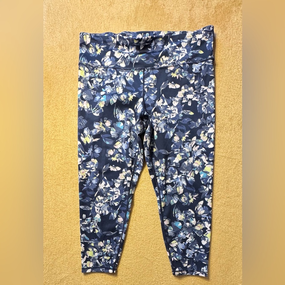 GAP Women's Navy Floral Cropped Leggings